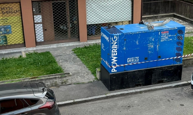 Il generatore che sta alimentando 175 utenze a Cajello (foto Facebook)