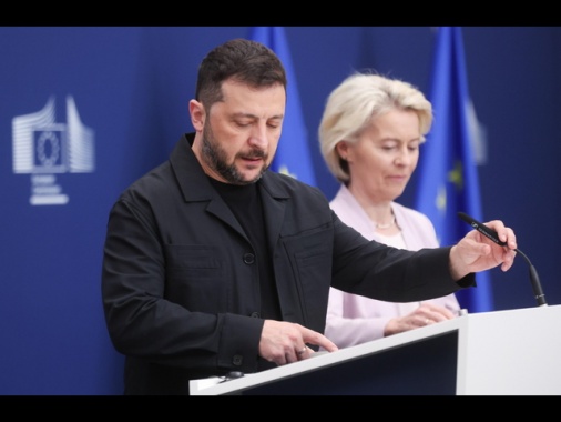 Zelensky, per l'Ucraina è impossibile cedere territori