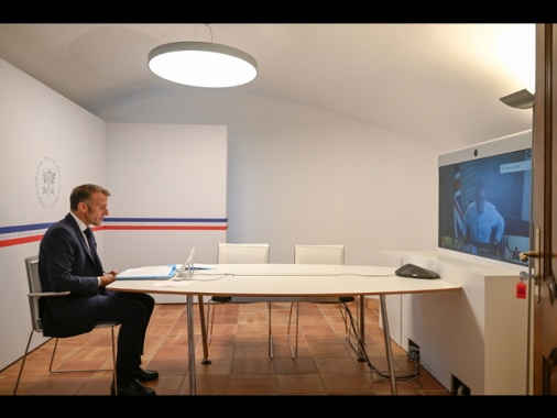 Macron, 'Putin non vuole pace ma la capitolazione di Kiev'