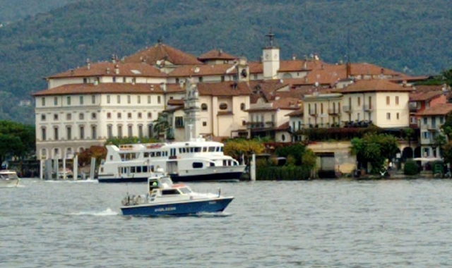 Scarica rifiuti vegetali nel lago: turista tedesco denunciato