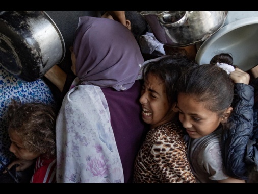 Amnesty, Israele affama deliberatamente i palestinesi a Gaza