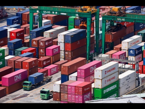 A giugno cala surplus dei beni Ue a 8 miliardi, giù gli Usa