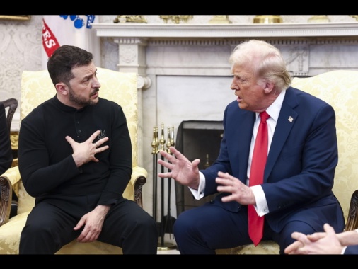 'Casa Bianca ha chiesto se Zelensky indosserà un abito'