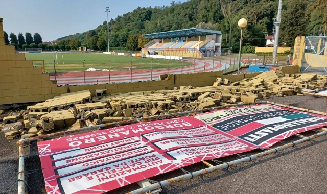 Il muro di cinta crollato