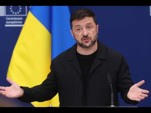 Zelensky, '10 morti in raid russi, Putin umilia la pace'