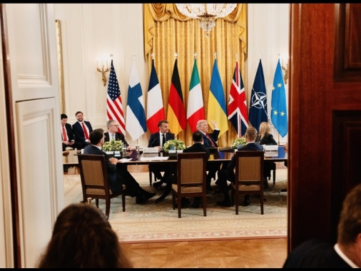 Trump, possibili garanzie di sicurezza Usa via aerea