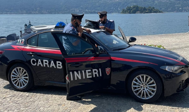 Il giovane è stato identificato e denunciato dai carabinieri di Stresa