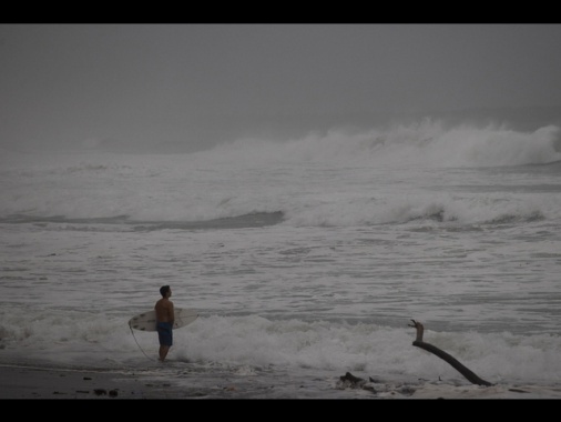 La tempesta Erin si indebolisce ma minaccia la North Carolina