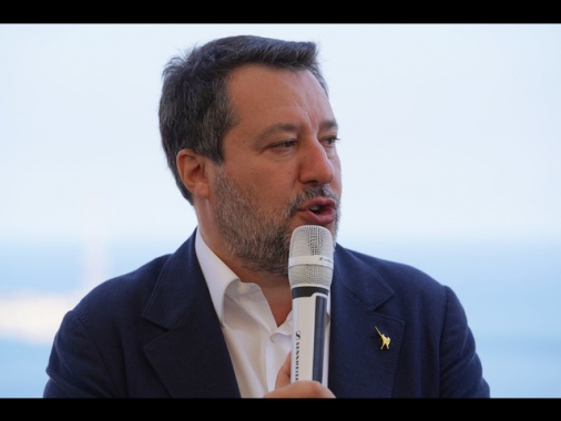 Salvini, 'Macron si attacchi al tram, vada lui in Ucraina'