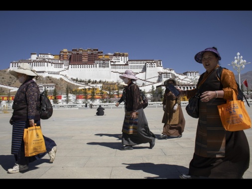 Xi in Tibet per i 60 anni della fondazione della Regione