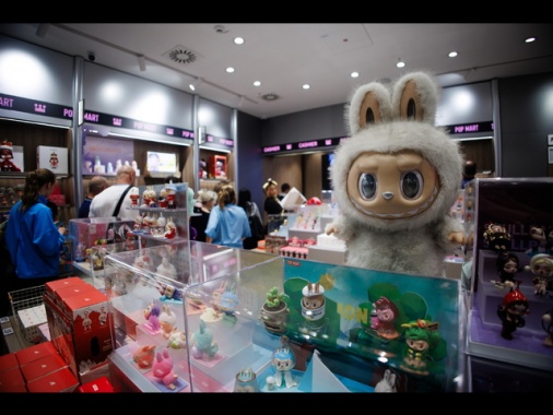 Corsa alle Labubu, il produttore cinese triplica le vendite