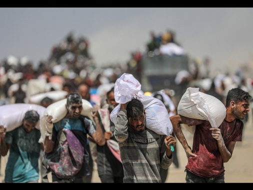 Media, attacchi Idf su Gaza, 6 palestinesi uccisi dall'alba