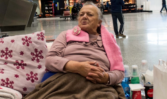 Emilietta in una foto che la ritrae a Malpensa