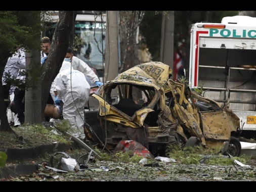 Almeno 17 le vittime dell'attentato in Colombia