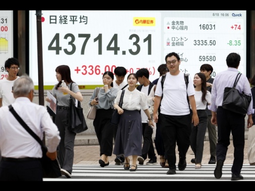 Borsa: a Tokyo chiusura poco variata (+0,05%)