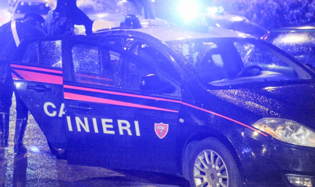 Sei coltellate al figlio della compagna: arrestato
