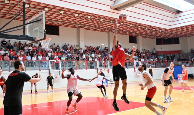 Allenamento di Varese al Campus davanti a 300 tifosi (foto Puricelli, Blitz)