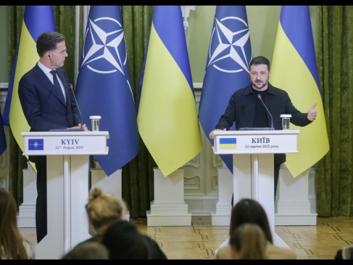 Zelensky, obiettivo arrivare a garanzie come l'articolo 5