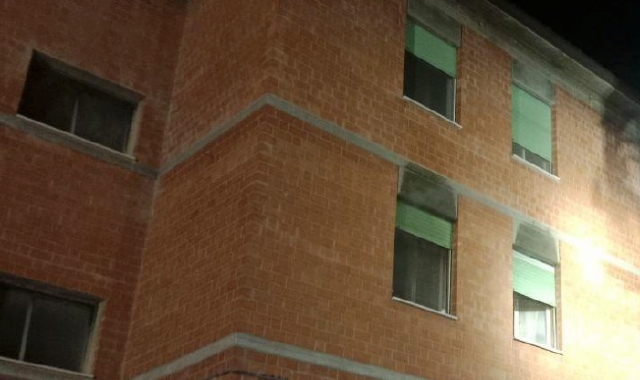 La donna ha allertato il 112 quando ha notato il 41enne introdursi nell’appartamento sotto al suo (foto Archivio)