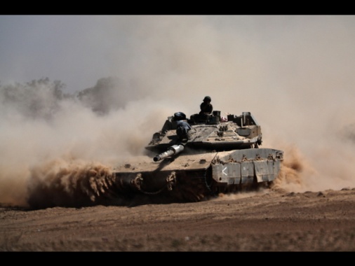 Media, tank israeliani in sobborgo Gaza City