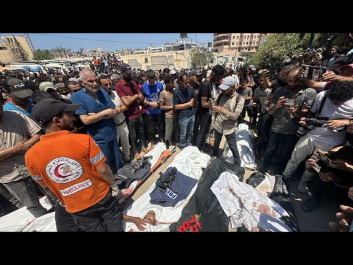 Protezione civile Gaza, 5 reporter uccisi in raid ospedale