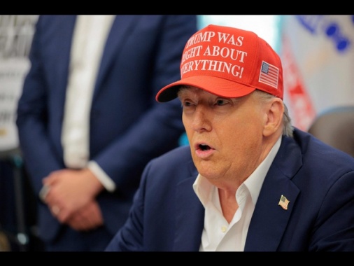 Trump evoca revoca licenza contro tv che considera ostili