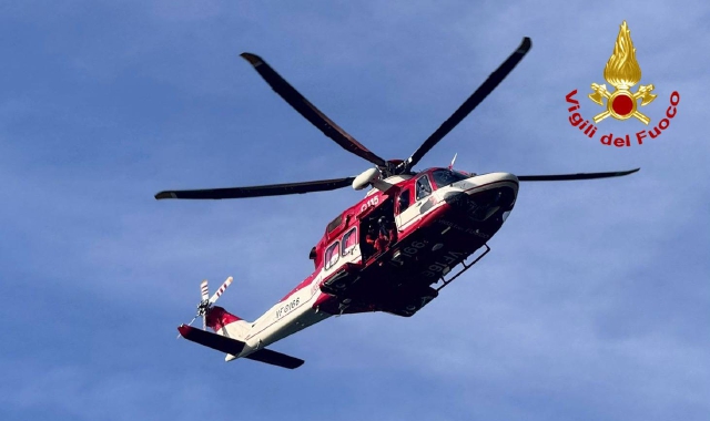 Si tuffa nel lago per salvare i figli: disperso