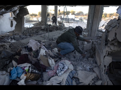 Attacco israeliano a nord di Khan Younis, cinque morti