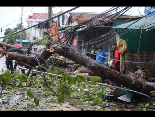 Tifone Kajiki, tre morti e 13 feriti in Vietnam