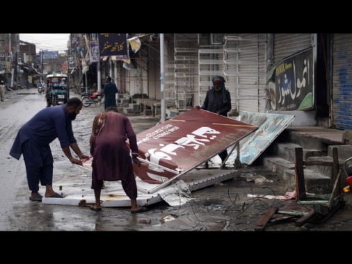 Inondazioni in Pakistan, 400 morti in 10 giorni