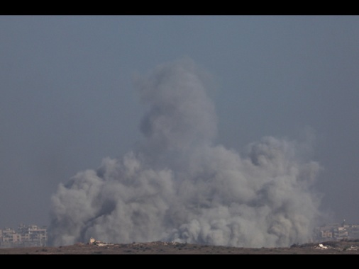 Media, sale a 24 il bilancio dei morti nei raid Idf a Gaza