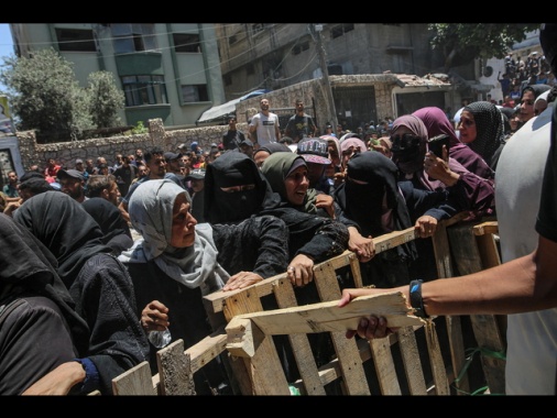 ++ Ministero Gaza, oltre 300 morti per fame da inizio guerra ++