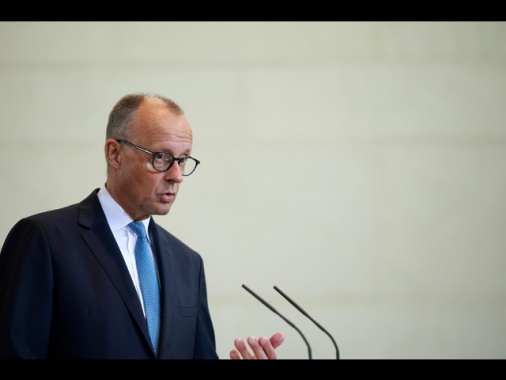 Merz, Putin accolga offerta incontro Zelensky o nuova pressione