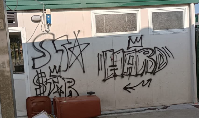 Raid dei vandali al parco di Ferno