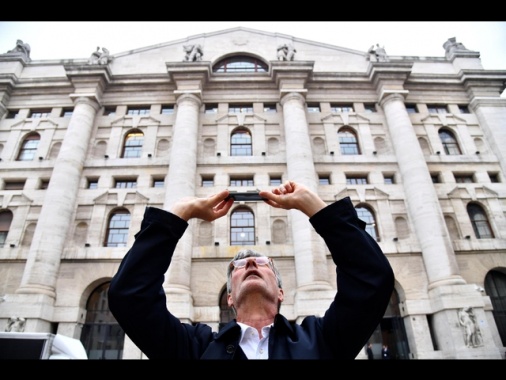 Borsa: Milano debole (-0,85%), pesano Diasorin e le banche