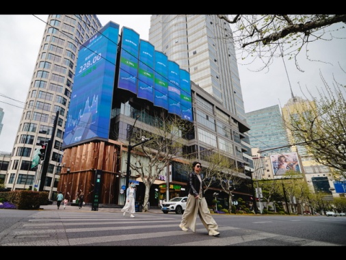 Borsa: Asia contrastata in scia a Nvidia, sale Tokyo