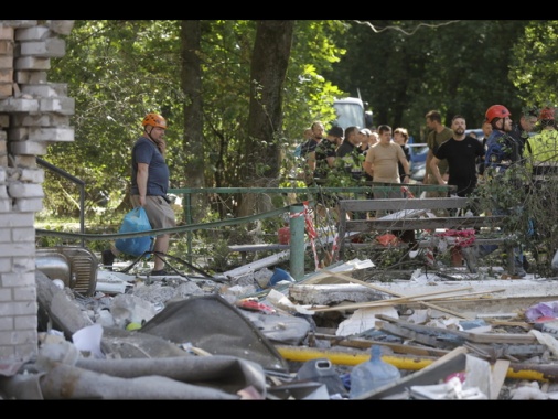 Kiev, salgono a 14 le vittime, ancora 10 dispersi