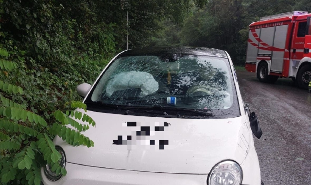 Auto ribaltata, paura a Viggiù