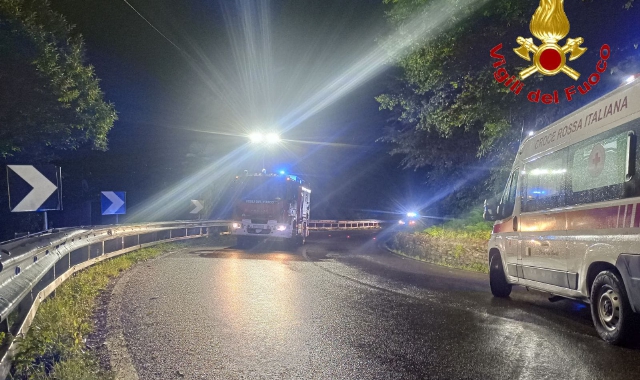 Schianto nella notte: sette ragazzi soccorsi