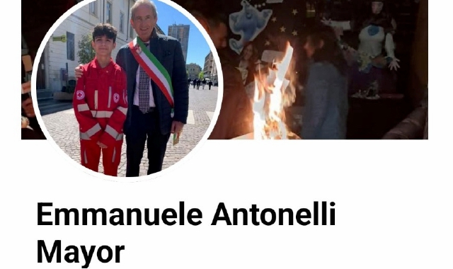 Il falso profilo apparso su Facebook con il nome (storpiato) e la foto (rubata) del sindaco di Busto Arsizio Emanuele Antonelli. Chi lo ha creato chiedeva amicizie un po’ su tutti i gruppi relativi alla città  (Redazione)
