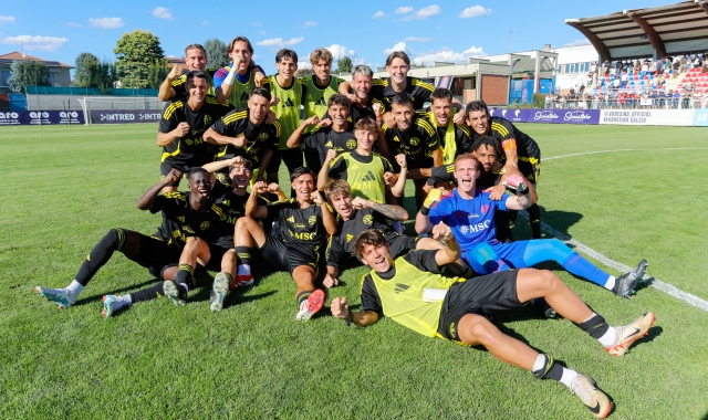 L’esultanza della Varesina (foto Agenzia Blitz - Enrico Scaringi)