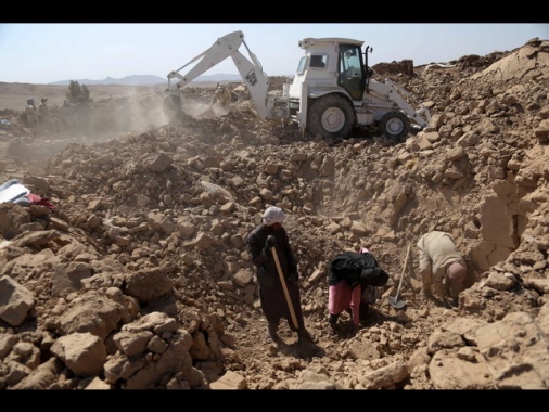 Almeno 250 morti e 500 feriti per il sisma in Afghanistan