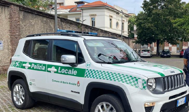 Ubriaco e con il coltello: paura in biblioteca