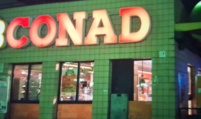 Il supermercato Conad di Caronno Pertusella