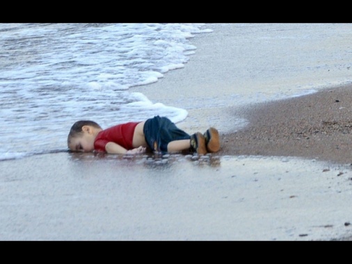 Dieci anni dopo Alan Kurdi, bimbo simbolo delle stragi del mare