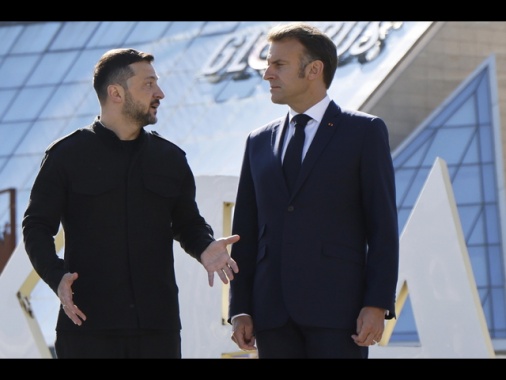 Domani sera Zelensky all'Eliseo a cena con Macron