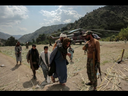 Sisma Afghanistan, bilancio sale a 2.200 morti