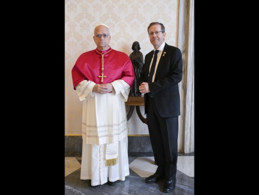 Il Papa a Herzog, garantire un futuro al popolo palestinese