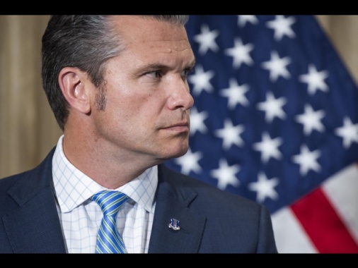 Pentagono, aerei militari venezuelani sorvolano nave Usa