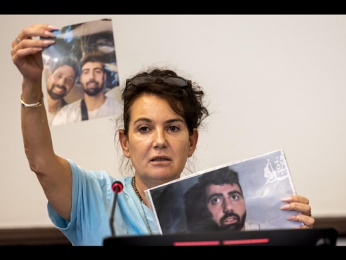 Hamas diffonde un video con due ostaggi